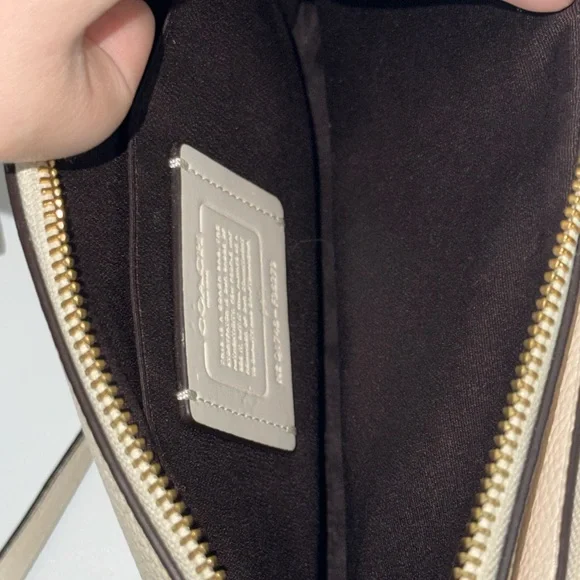 COACH Chalk Double Zip Lyla Purse/Wristlet Set with Bear Charm - Picture 11 of 16